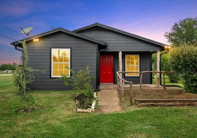 Photo 1 of Single family home for sale at 3336 Kendall Ln, Waco, TX 76705 | MLS# 21294147 | Listing updated on 2026-08-20