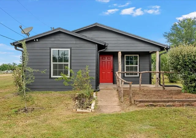 Photo 2 of Single family home for sale at 3336 Kendall Ln, Waco, TX 76705 | MLS# 21294147 | Listing updated on 2026-08-20
