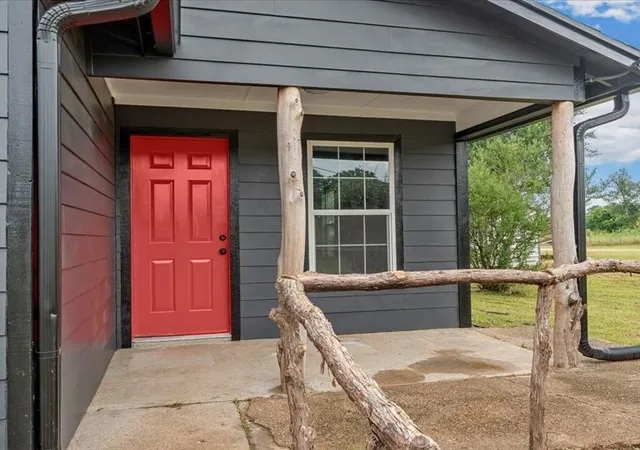 Photo 3 of Single family home for sale at 3336 Kendall Ln, Waco, TX 76705 | MLS# 21294147 | Listing updated on 2026-08-20
