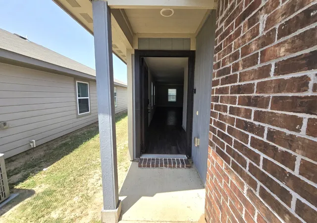Photo 3 of Single family home for sale at 429 Shorty St, Mabank, TX 75147 | MLS# 21294193 | Listing updated on 2026-09-16