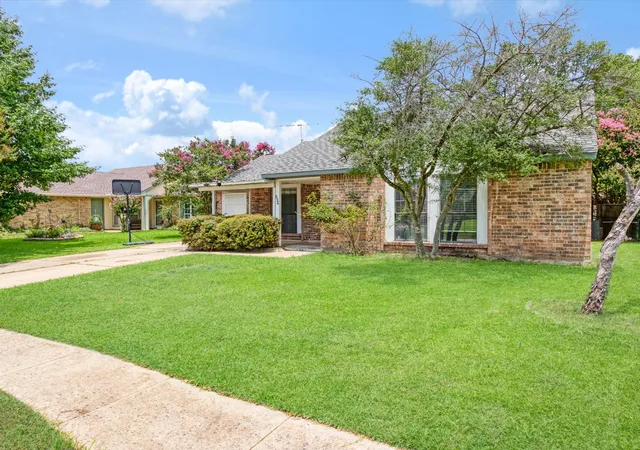 Photo 3 of Single family home for sale at 524 Carl C Senter St, Forney, TX 75126 | MLS# 21293983 | Listing updated on 2026-10-06