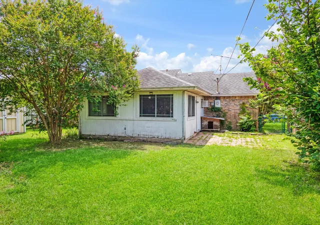 Photo 4 of Single family home for sale at 524 Carl C Senter St, Forney, TX 75126 | MLS# 21293983 | Listing updated on 2026-10-06