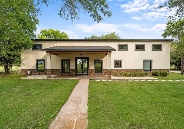 Photo 1 of Single family home for sale at 1215 E Stegall Rd, Robinson, TX 76706 | MLS# 21288081 | Listing updated on 2026-08-22
