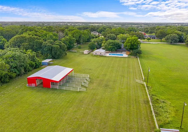 Homes for sale in Robinson, TX | 1215 E Stegall Rd, Robinson, TX 76706 | MLS# 21288081