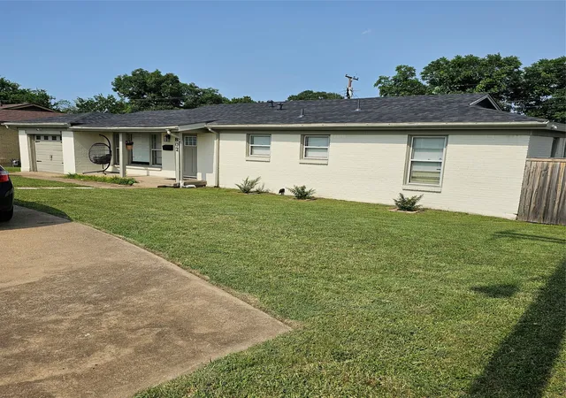 Homes for sale in Bedford, TX | 802 Brown Trl, Bedford, TX 76022 | MLS# 21292469