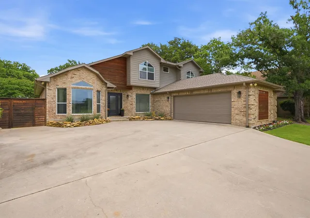 Homes for sale in Lake Kiowa, TX | 219 Navajo Trl, Lake Kiowa, TX 76240 | MLS# 21294184