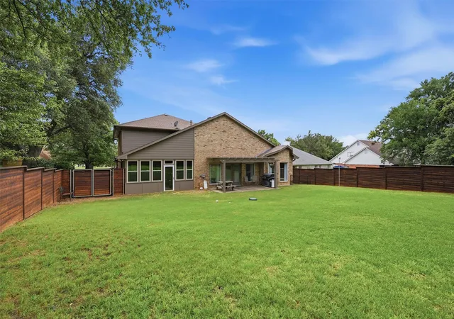 Homes for sale in Lake Kiowa, TX | 219 Navajo Trl, Lake Kiowa, TX 76240 | MLS# 21294184