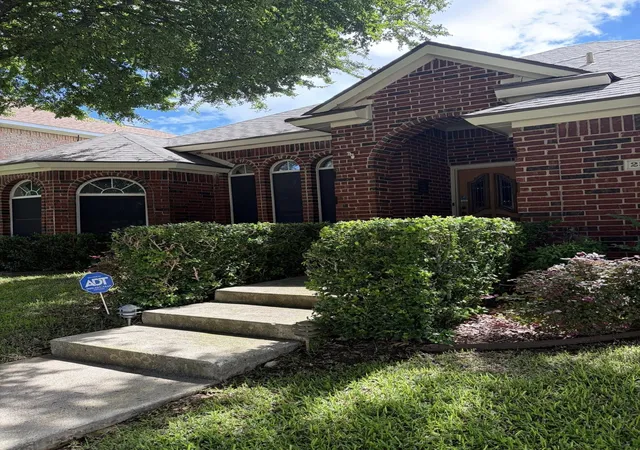 Homes for sale in Carrollton, TX | 2306 Norwich Dr, Carrollton, TX 75006 | MLS# 21292335