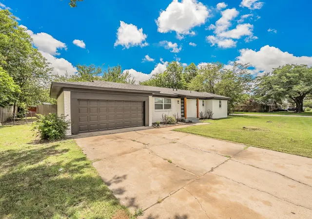Photo 3 of Sale Pending at 828 Glenda Dr, Bedford, TX 76022 | MLS# 21294297 | Listing updated on 2026-08-27