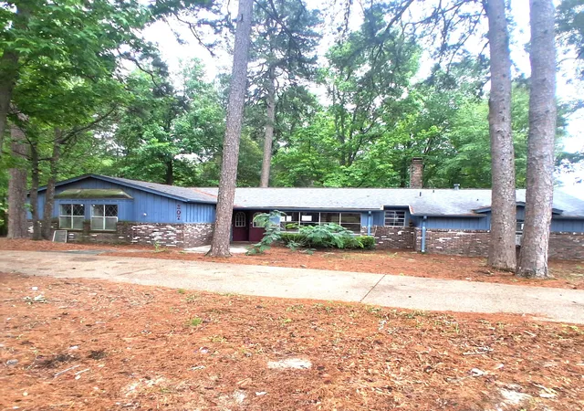 Homes for sale in Texarkana, TX | 207 Wildwood Dr, Texarkana, TX 75501 | MLS# 21292346