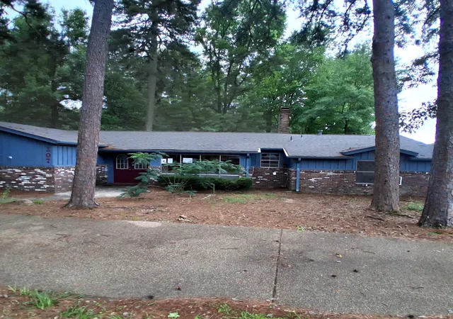 Homes for sale in Texarkana, TX | 207 Wildwood Dr, Texarkana, TX 75501 | MLS# 21292346
