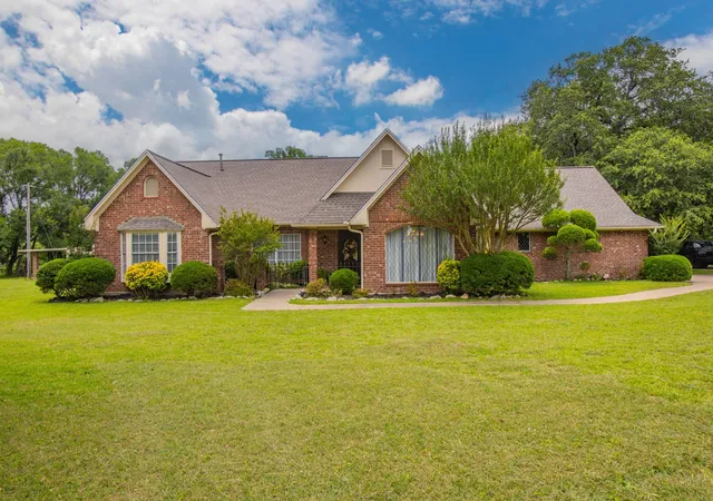 Homes for sale in Lorena, TX | 550 Creek Rd, Lorena, TX 76655 | MLS# 21294323