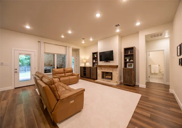 Photo 3 of Single family home for sale at 354 Glade Valley, Azle, TX 76020 | MLS# 21294326 | Listing updated on 2026-09-29
