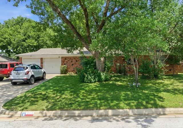 Homes for sale in North Richland Hills, TX | 7017 Oakland Ln, North Richland Hills, TX 76180 | MLS# 21290168