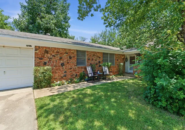 Homes for sale in North Richland Hills, TX | 7017 Oakland Ln, North Richland Hills, TX 76180 | MLS# 21290168