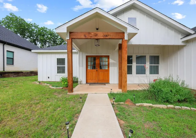 Photo 3 of Single family home for sale at 1834 S Park Ave, Denison, TX 75020 | MLS# 21287886 | Listing updated on 2026-09-20
