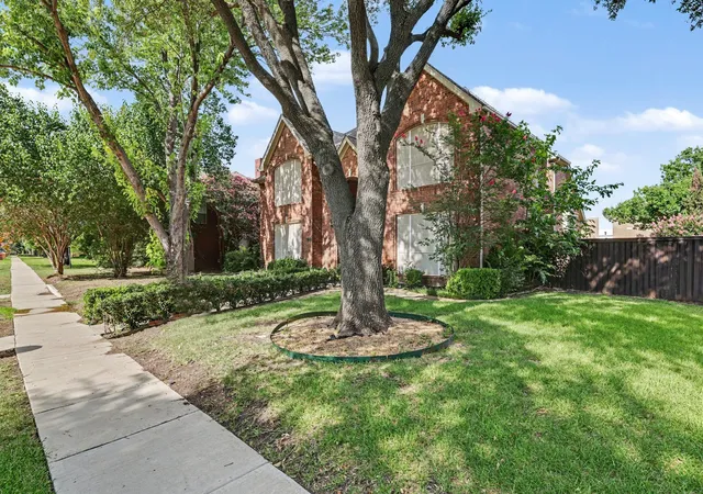 Photo 2 of Single family home for sale at 7004 Hillview Dr, Plano, TX 75025 | MLS# 21293759 | Listing updated on 2026-08-30