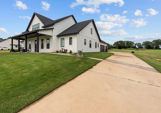 Homes for sale in Poolville, TX | 204 Zebrastone Wy, Poolville, TX 76487 | MLS# 21294399