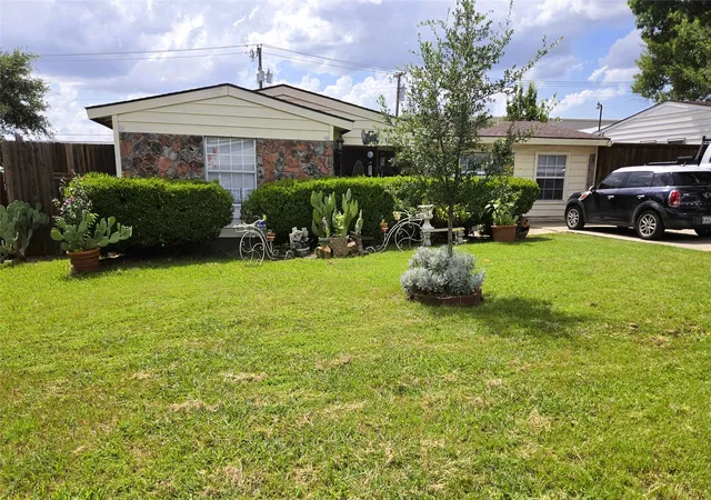 Photo 1 of Single family home for sale at 13973 Bee St, Dallas, TX 75234 | MLS# 21294307 | Listing updated on 2026-08-28