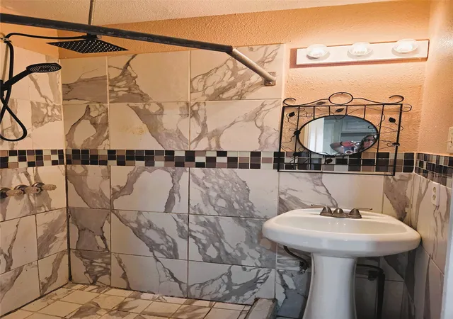 Photo 4 of Single family home for sale at 13973 Bee St, Dallas, TX 75234 | MLS# 21294307 | Listing updated on 2026-08-28