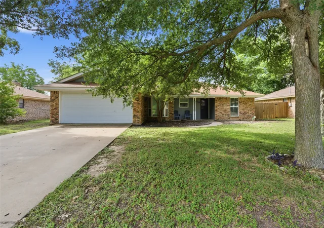 Photo 1 of Single family home for sale at 119 Blue Jay St, Stephenville, TX 76401 | MLS# 21293973 | Listing updated on 2026-07-05