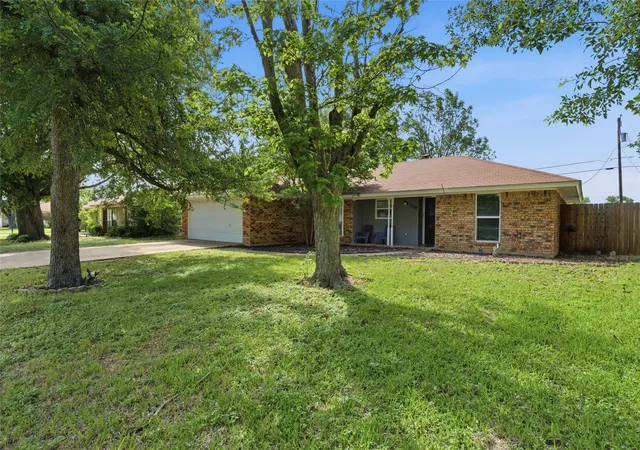 Photo 2 of Single family home for sale at 119 Blue Jay St, Stephenville, TX 76401 | MLS# 21293973 | Listing updated on 2026-07-05