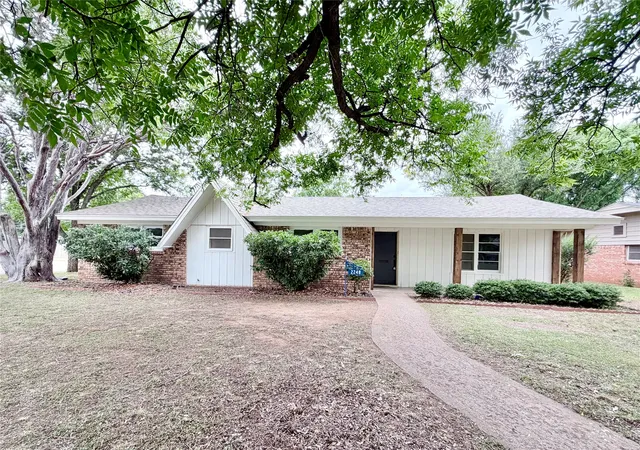 Homes for sale in Abilene, TX | 2248 Crescent Dr, Abilene, TX 79605 | MLS# 21291764