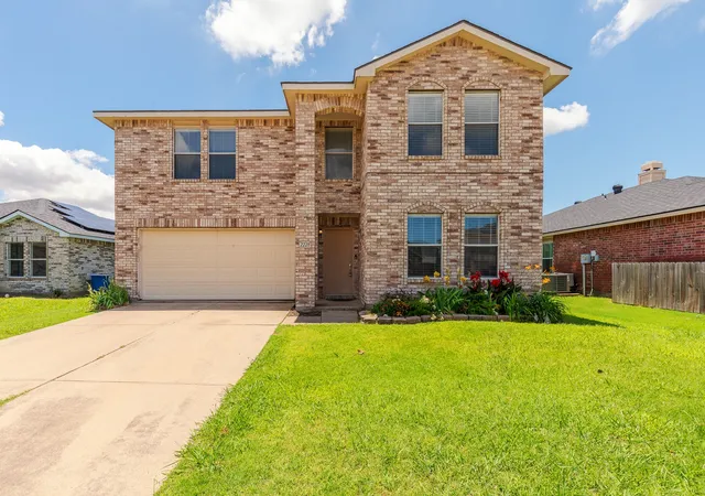 3rd image of 2228 Bradford Pear Dr, Little Elm, TX 75068 | MLS# 21290040