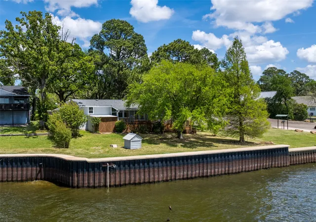 Homes for sale in Malakoff, TX | 167 Shoreline Dr, Malakoff, TX 75148 | MLS# 21294641
