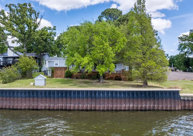 Homes for sale in Malakoff, TX | 167 Shoreline Dr, Malakoff, TX 75148 | MLS# 21294641
