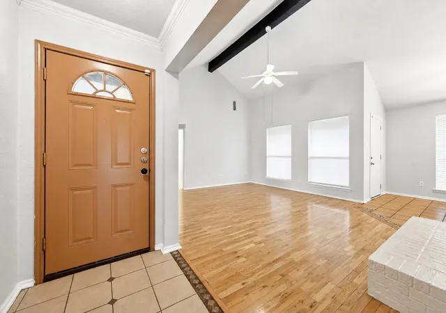 Photo 3 of Sale Pending at 513 Thomas Trl, Seagoville, TX 75159 | MLS# 21294685 | Listing updated on 2026-07-17