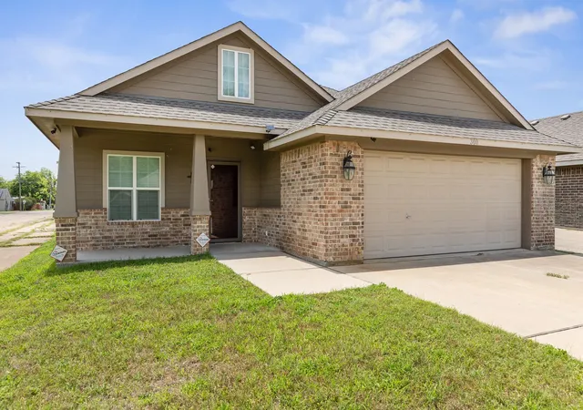 Homes for sale in Lacy Lakeview, TX | 300 N Bermuda St, Lacy Lakeview, TX 76705 | MLS# 21292670