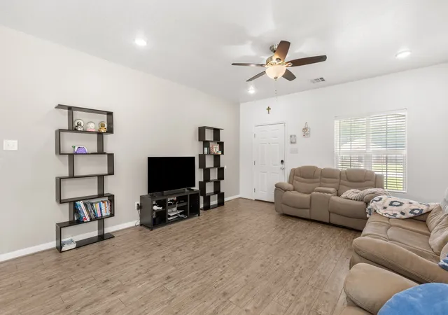 Homes for sale in Lacy Lakeview, TX | 300 N Bermuda St, Lacy Lakeview, TX 76705 | MLS# 21292670