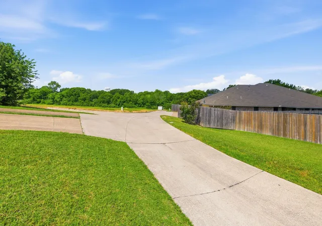 Homes for sale in De Soto, TX | 119 Larchbrook Dr, De Soto, TX 75115 | MLS# 21294730