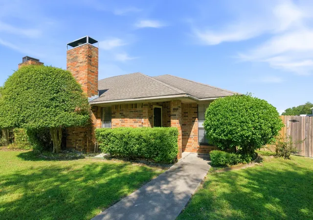Homes for sale in De Soto, TX | 119 Larchbrook Dr, De Soto, TX 75115 | MLS# 21294730