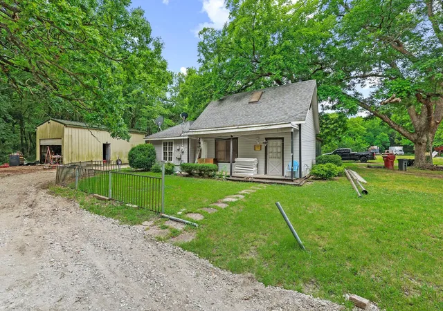 Photo 1 of Sale Pending at 101 Smith St, Bonham, TX 75418 | MLS# 21294732 | Listing updated on 2026-07-27