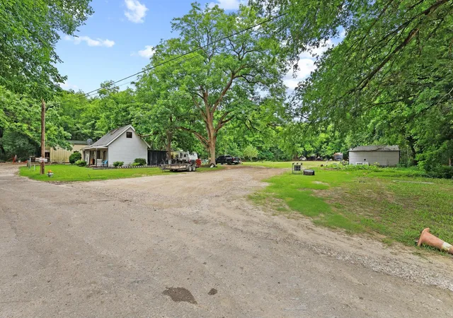 Photo 3 of Sale Pending at 101 Smith St, Bonham, TX 75418 | MLS# 21294732 | Listing updated on 2026-07-27