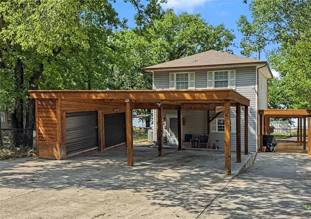 Photo 2 of Single family home for sale at 1152 W Lake Dr, Weatherford, TX 76087 | MLS# 21292425 | Listing updated on 2026-09-21