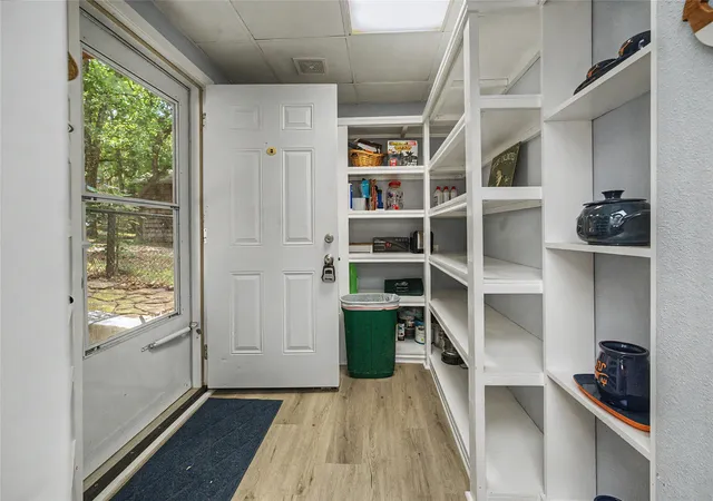 Photo 4 of Single family home for sale at 1152 W Lake Dr, Weatherford, TX 76087 | MLS# 21292425 | Listing updated on 2026-09-21