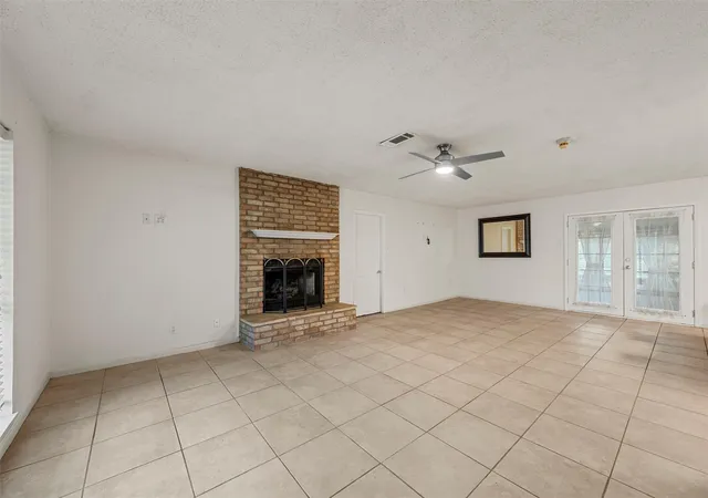 Photo 3 of Sale Pending at 733 Arliss Dr, Woodway, TX 76712 | MLS# 21286945 | Listing updated on 2026-07-25