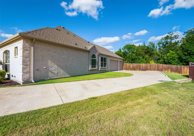 Homes for sale in De Soto, TX | 824 State St, De Soto, TX 75115 | MLS# 21294867