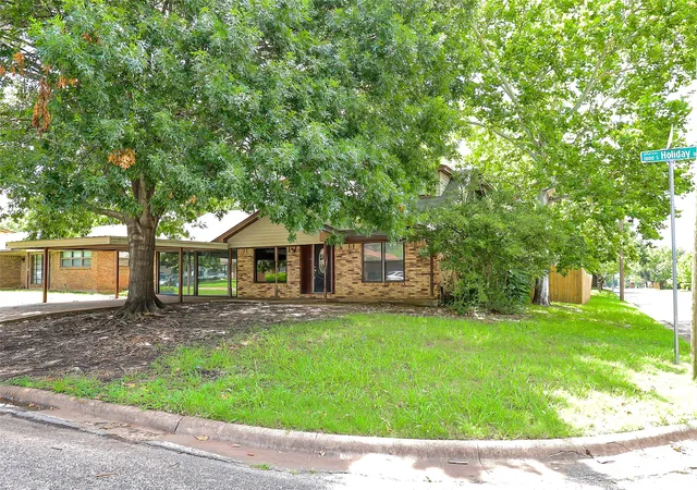 Homes for sale in Sherman, TX | 925 Holiday Dr, Sherman, TX 75090 | MLS# 21291232