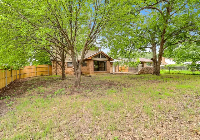 Homes for sale in Sherman, TX | 925 Holiday Dr, Sherman, TX 75090 | MLS# 21291232