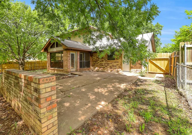 Homes for sale in Sherman, TX | 925 Holiday Dr, Sherman, TX 75090 | MLS# 21291232