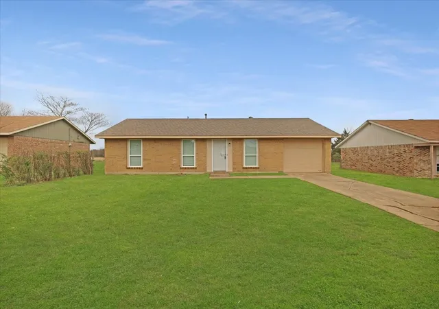 Homes for sale in Brookston, TX | 2114 Sunset Dr, Brookston, TX 75421 | MLS# 21291037