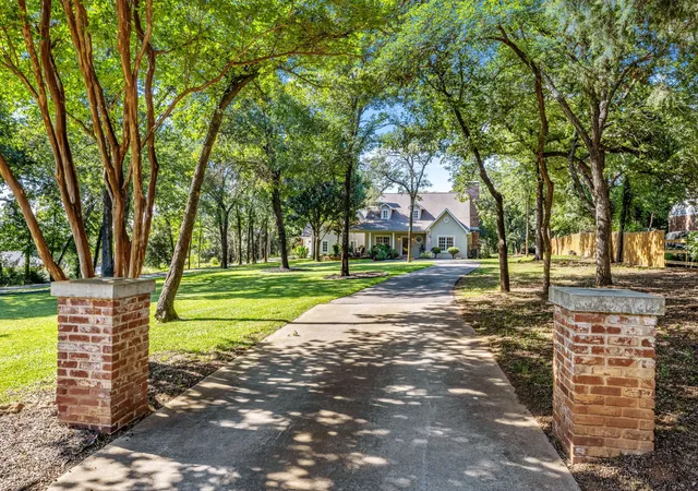 Homes for sale in Oak Point, TX | 1020 Oak View Dr, Oak Point, TX 75068 | MLS# 21293845