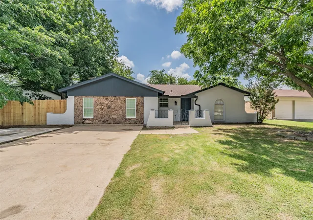 Photo 1 of Single family home for sale at 6532 Moonglow Ln, Watauga, TX 76148 | MLS# 21294914 | Listing updated on 2026-10-01