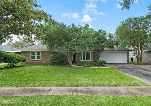 Photo 2 of Single family home for sale at 315 N Wickford Cir, Shreveport, LA 71115 | MLS# 21275553 | Listing updated on 2026-08-28