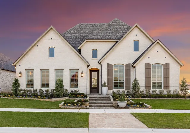 Photo 1 of Single family home for sale at 340 Lacy Oak Ln, Waxahachie, TX 75165 | MLS# 21294673 | Listing updated on 2026-08-19