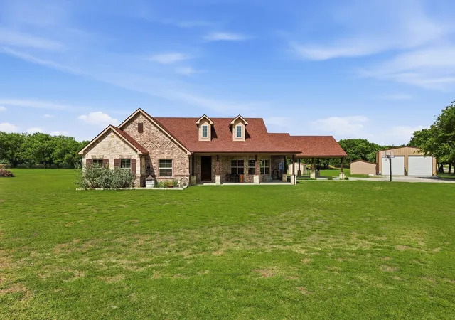 Photo 2 of Single family home for sale at 11480 Chisum Rd, Sanger, TX 76266 | MLS# 21293390 | Listing updated on 2026-10-08